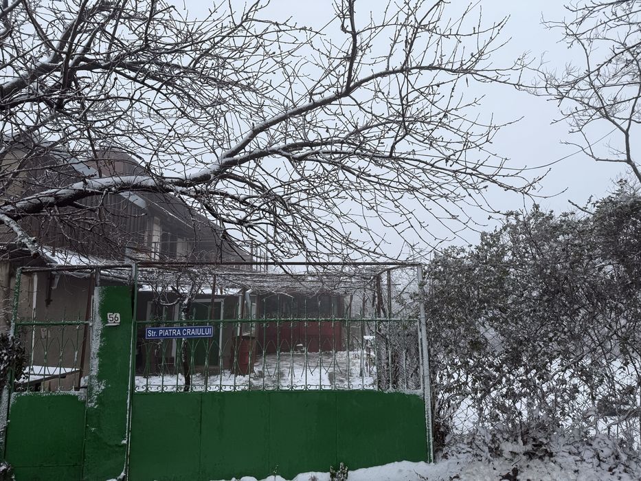 Teren cu dublu front si casa de vanzare pe str Piatra Craiului