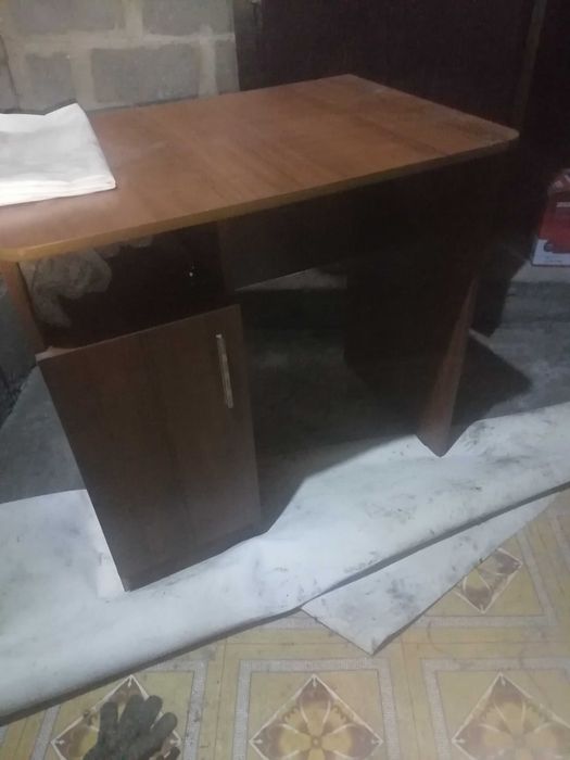 Продам стол шкаф
