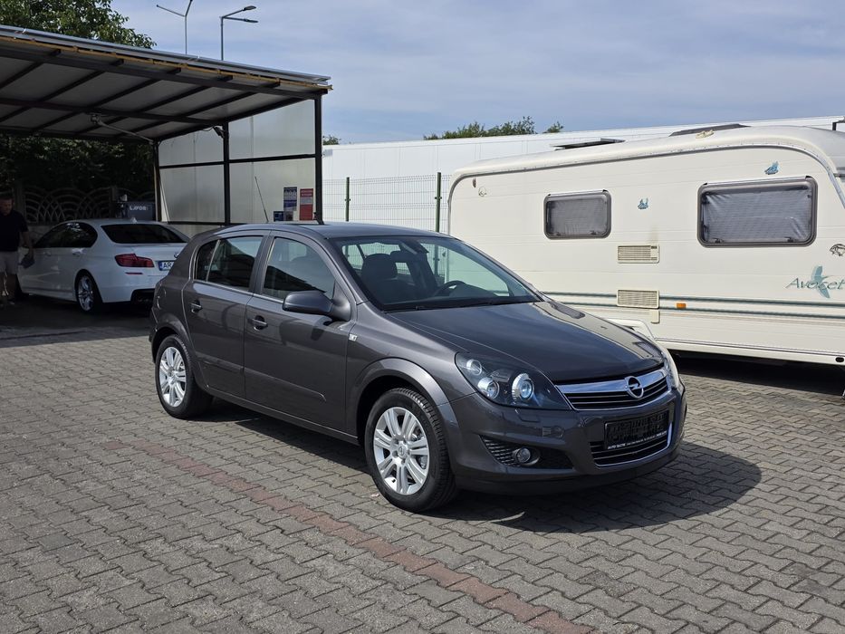 Opel Astra H - 1.6i 116CP - Xenon * Climatronic * Semi-Piele