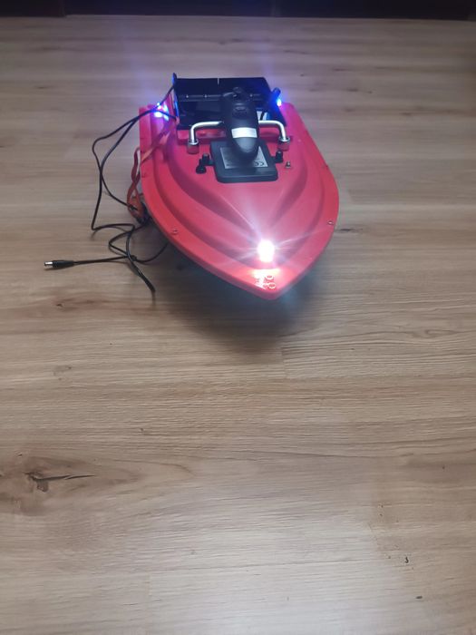 Лодка за захранка D16 cruise control