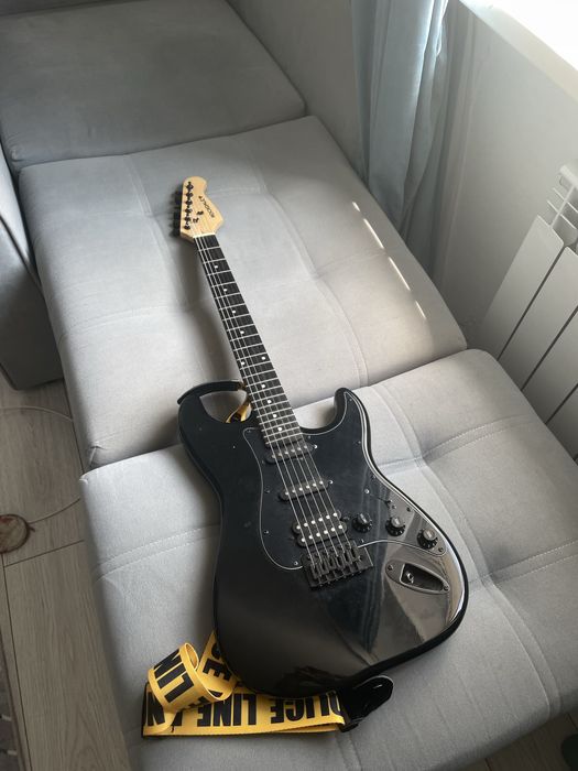 Продам электрогитару Rockdale