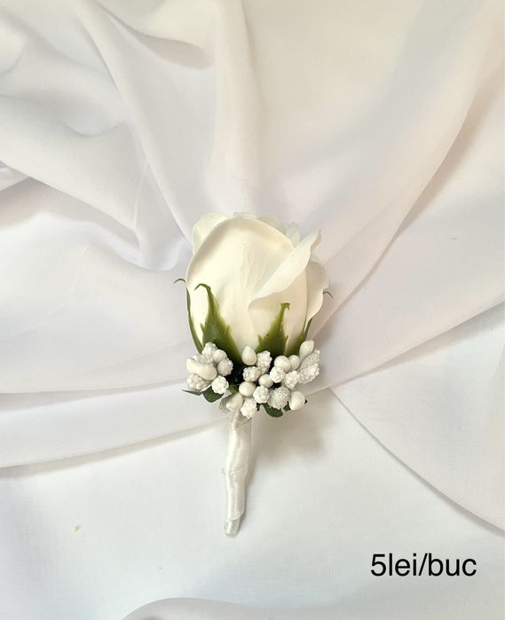 Cocarde / Corsaje / Flori de pus in piept / Bratari domnisoare de Onoa