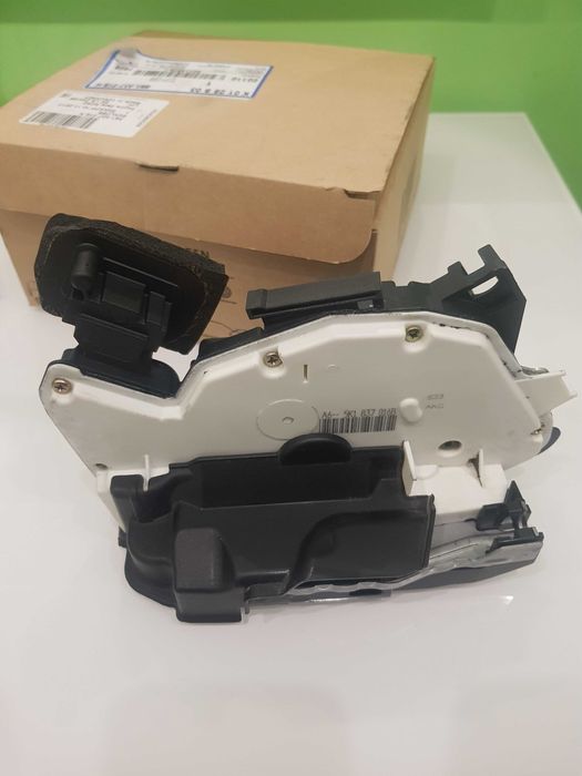 Брава врата предна дясна за VW GOLF6