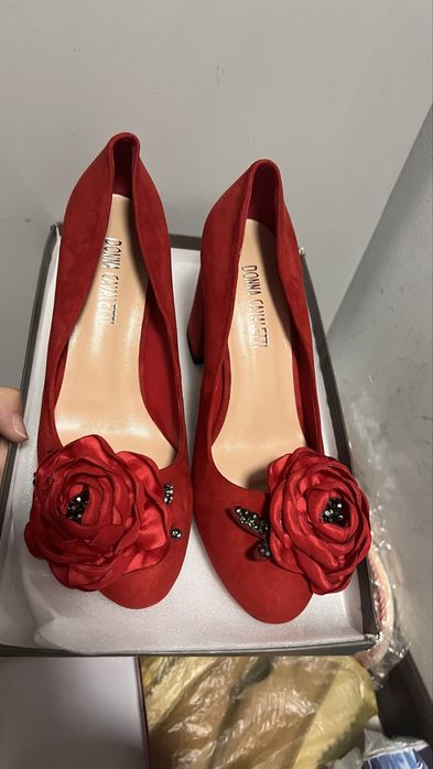 Срочно продаю новый туфли