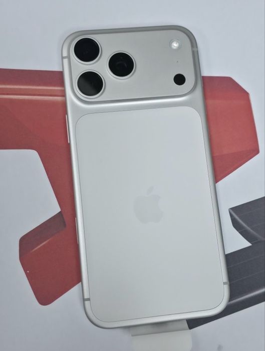 ЧИСТО НОВ 256GB iPhone 17 Pro Max A1 Гаранция 2028г. Silver | Сребрист