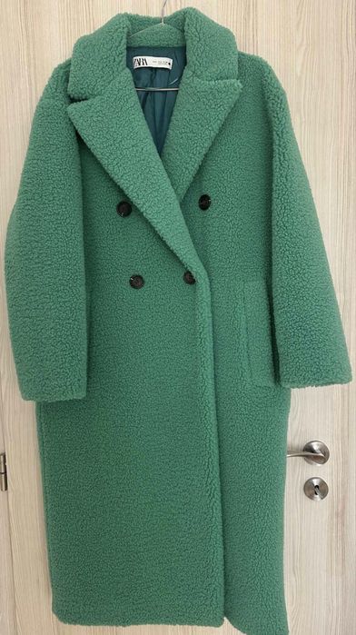 Zara страхотно изумруденозелено пухкаво палто, 36 размер