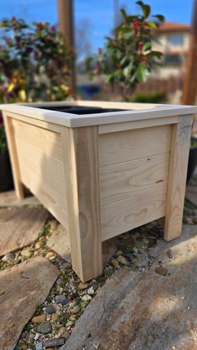 Дървени кашпи/саксии/плантери за двор, градина или тераса