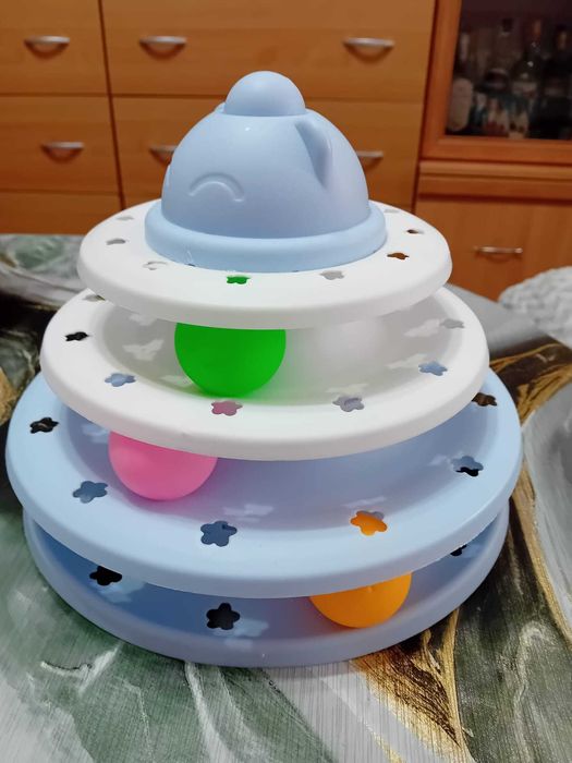 Легло за коте банан, играчка за коте с топчета