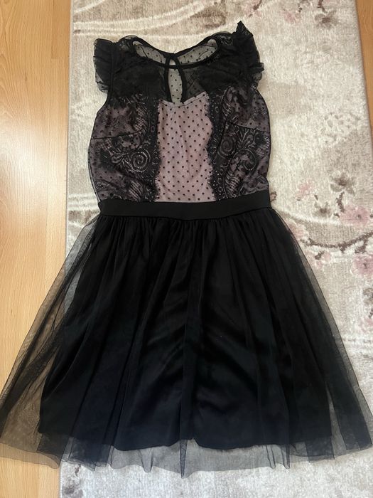 Черна рокля с тюл
