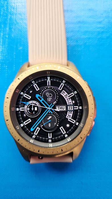 Продавам смарт часовник Samsung Galaxy Watch 42mm Rose Gold SM-R810