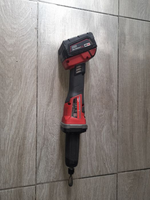 Biax polizor Milwaukee M 18 FDG
18 v
Un acumulator 3 Ah
Una Freză
Nou nefolosit
990 făra G