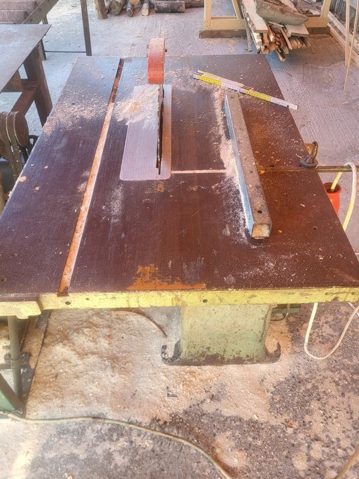 Circular original cu o pânză