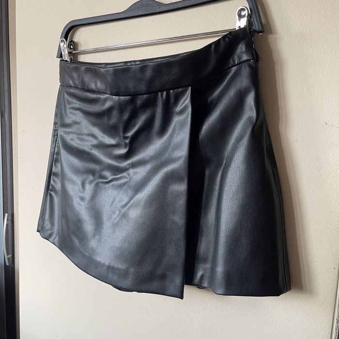 Дамска пола панталон Zara