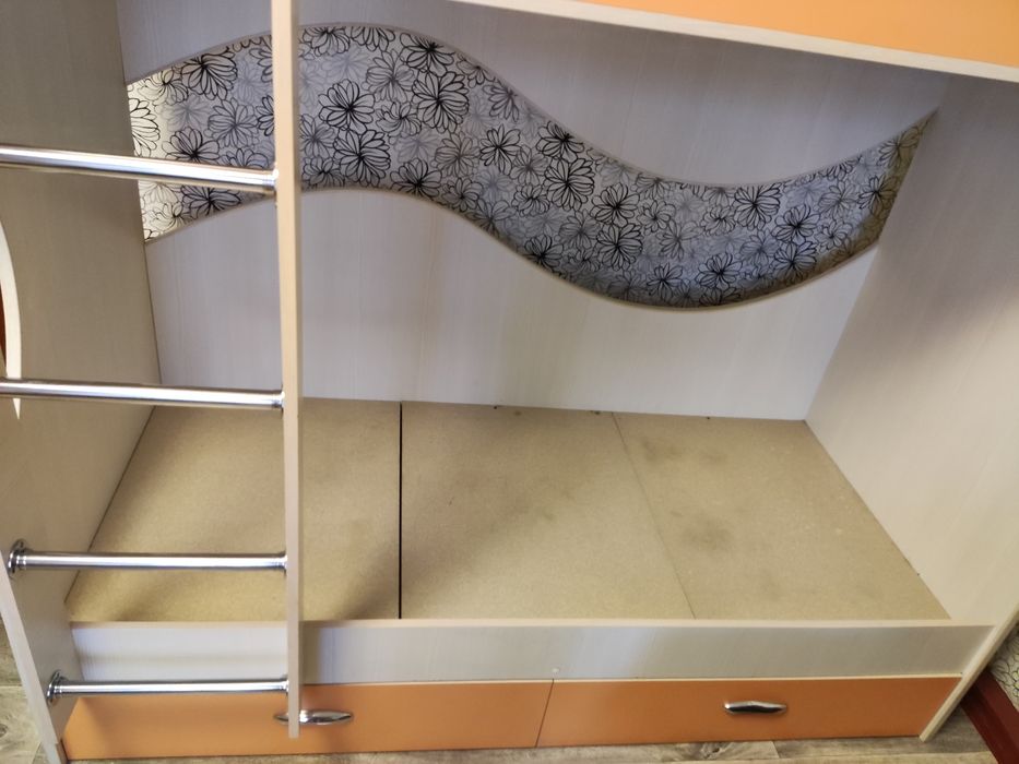 Двухъярусная кровать