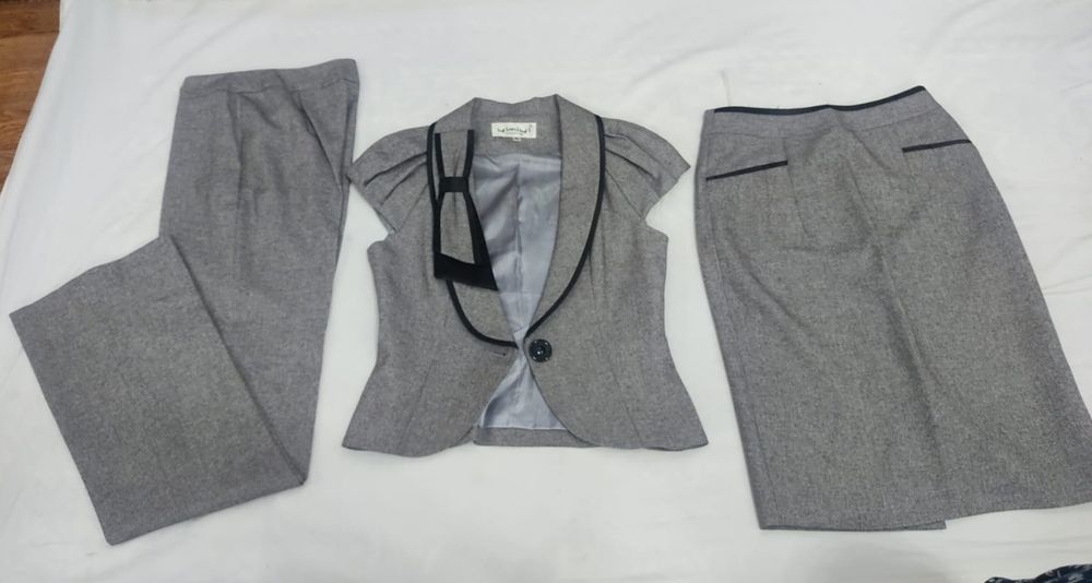 Продам Костюм тройку