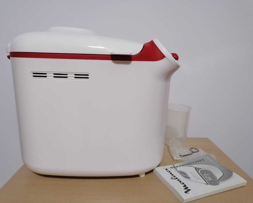 Mașină de făcut pâine Moulinex - 500 g, 750 g, 1000 g, 12 programe, 3 niveluri de rumenire. Perfectă stare de funcționare. Malaxează aluat de cozonac
