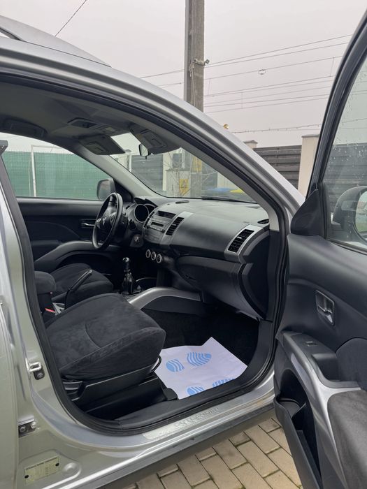 Mitsubishi Outlander 2.0 DID 4x4 Diferential blocabil 7 locuri