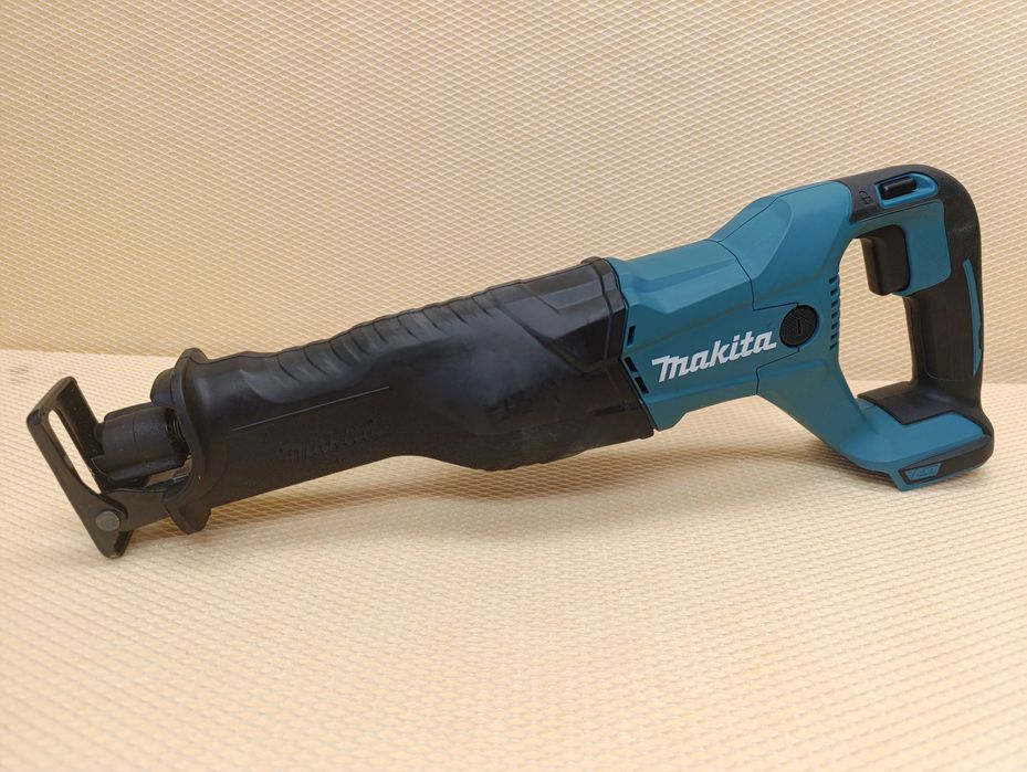 Fierastrau sabie Makita DJR186 pe acumulator 18V LXT