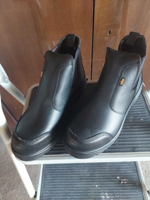 Защитени обувки с бомбе