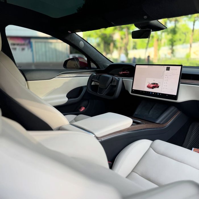 TESLA MODEL S идеальном состоянии