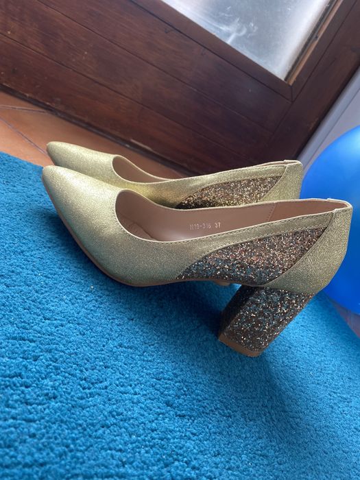 Pantofi aurii 37 comozi, de efect
