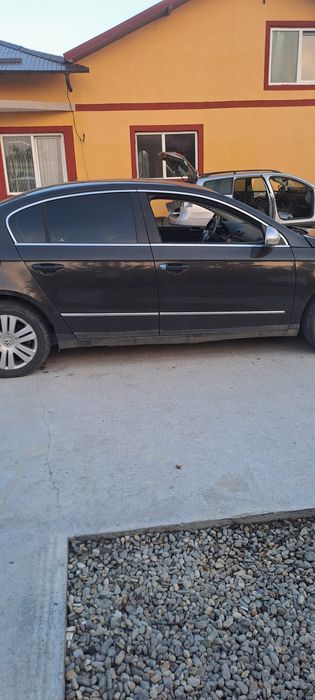Vând usi dreapta fata dreapta spate vw Passat B6 berlina cod culoare LC8Z Moccabrown fara rugina