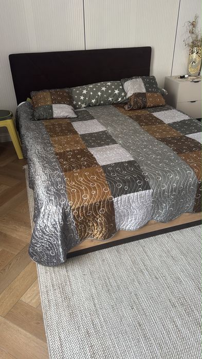 Кровать размерами 1,6 х 2 метра