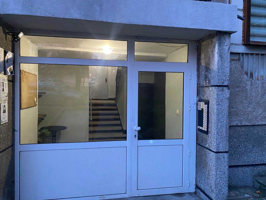 Продава се Двустаен апартамент в Перник, Рено - 64 кв.м за 558 €/кв.м - Снимка #2