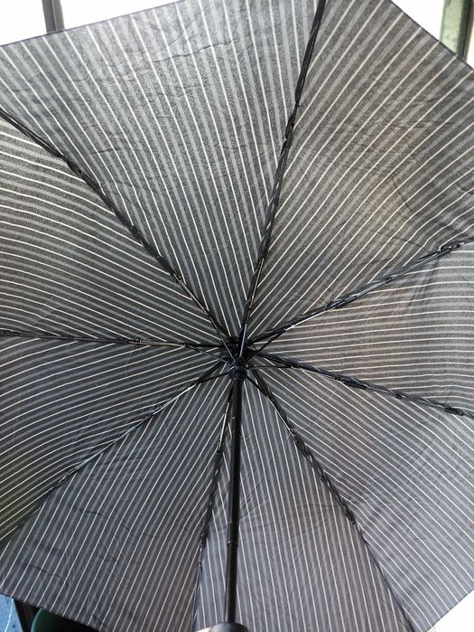 Umbrelă – folosită, în stare bună