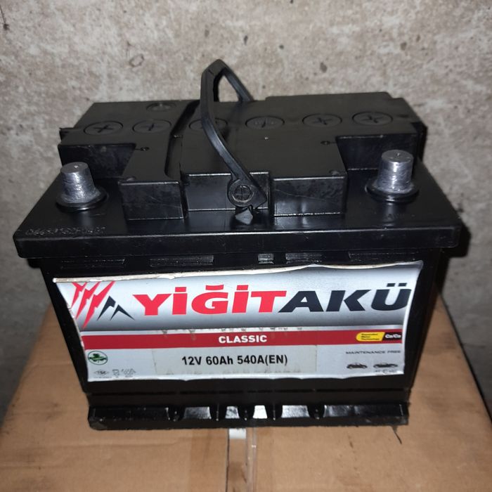 ACUMULATORI =( baterii )auto .