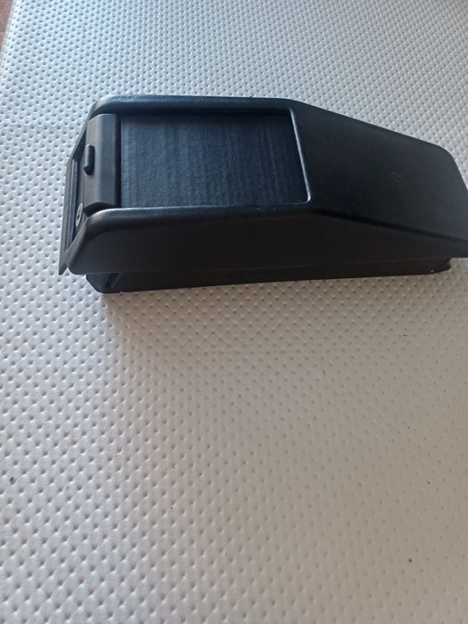 Подлокотниник на мерс 124