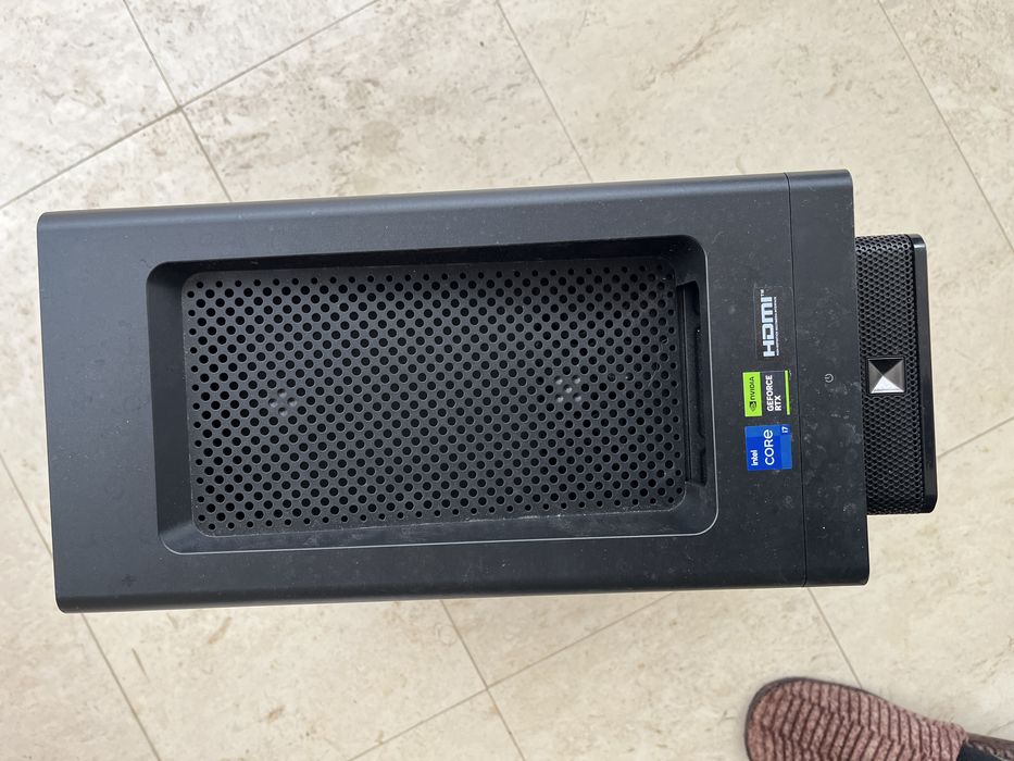 Кутия с дъно и захранване LGA1700