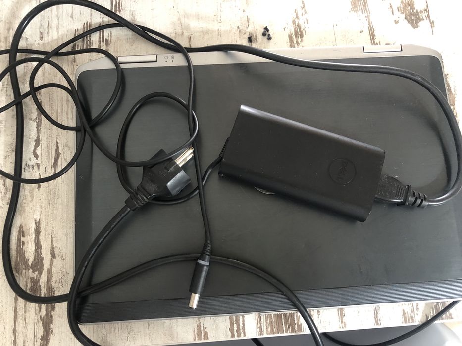 Лаптоп Dell Latitude E6420, без SSD, със зарядно, за възстановяване/части
