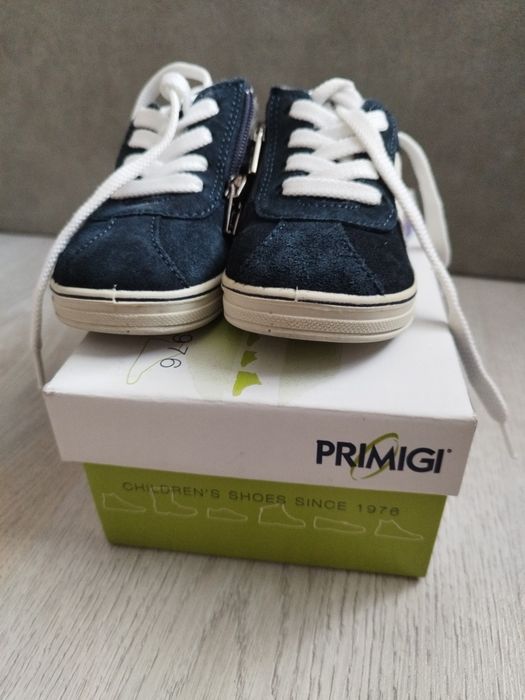 Vând încălțăminte băiat