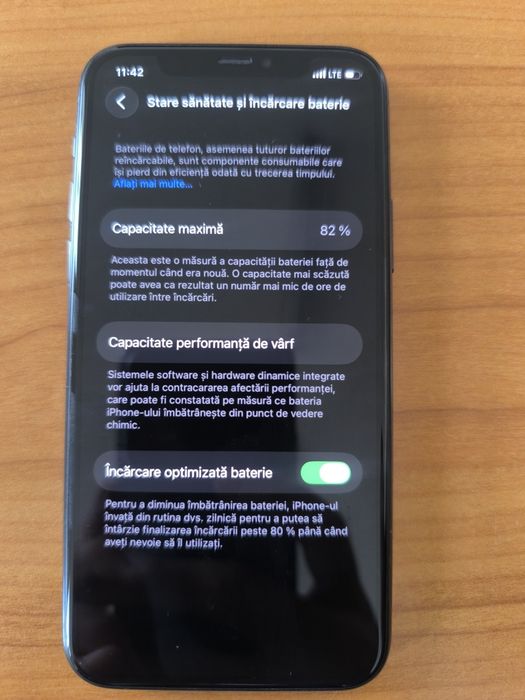 Vând iPhone 11 pro cu husa inclusa