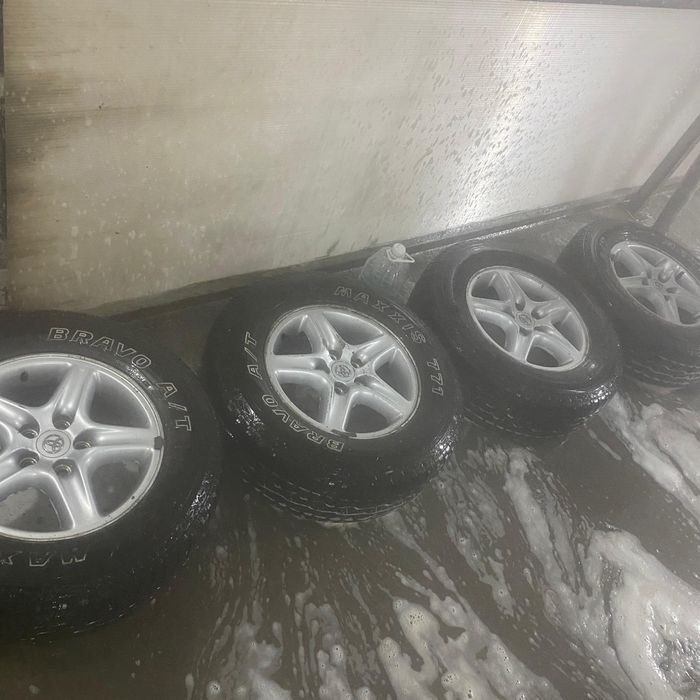 Продам комплект шин