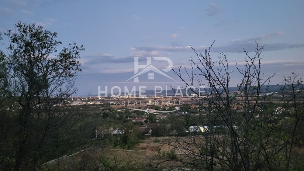 Парцел  с правоъгълна форма и лице на два пътя