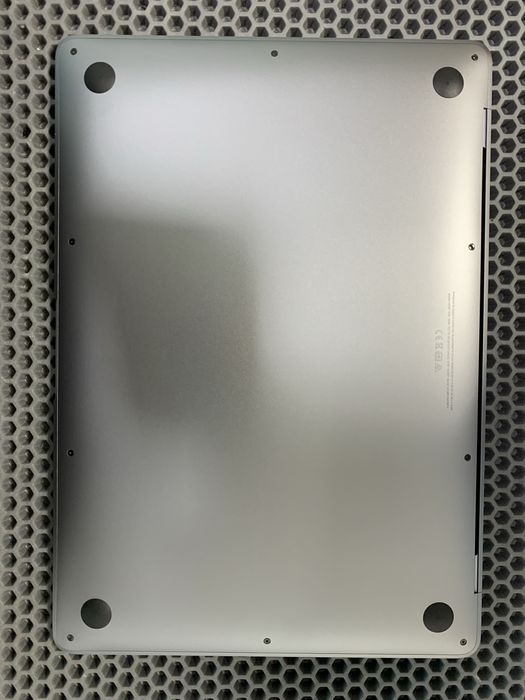 Macbook Air M1. аккумулятор 98%.