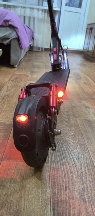 Продам электросамокат Joyor g1