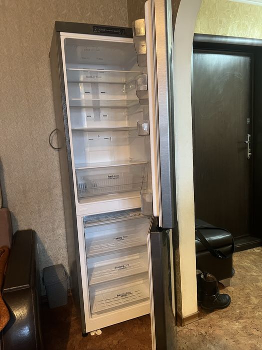 Продам холодильник LG