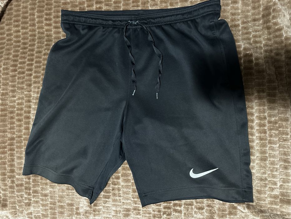 Pantaloni scurti Nike, marimea L