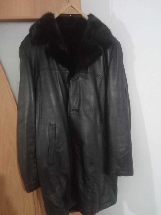 Кожанная куртка и ушанка