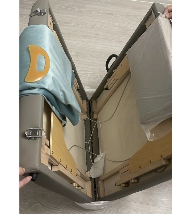 Продам кушетку чемодан новый