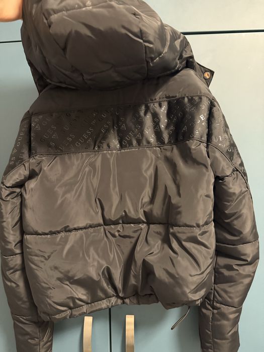 Зимно яке Guess.