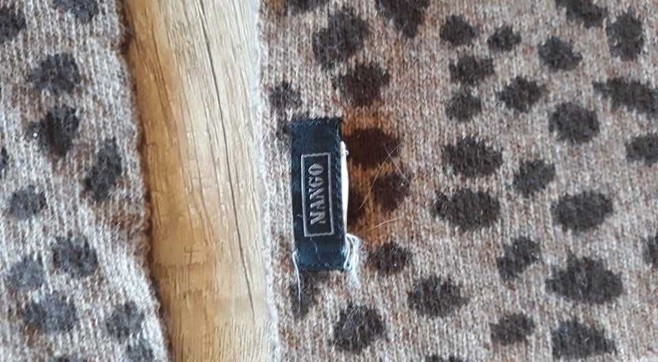 Маркови шалове Levi's Mango Champion