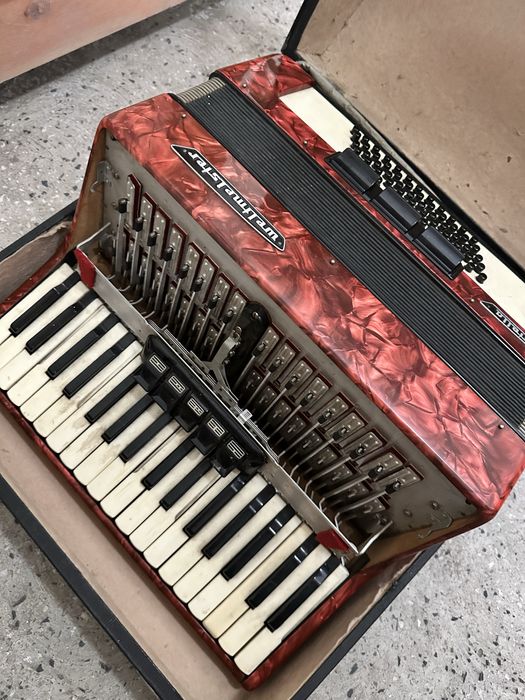 Акордеон с куфар - свири отлично, без капак