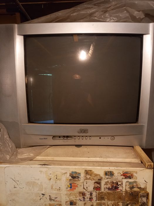 Продам телевизоры 2 штуки за 5000 тенге