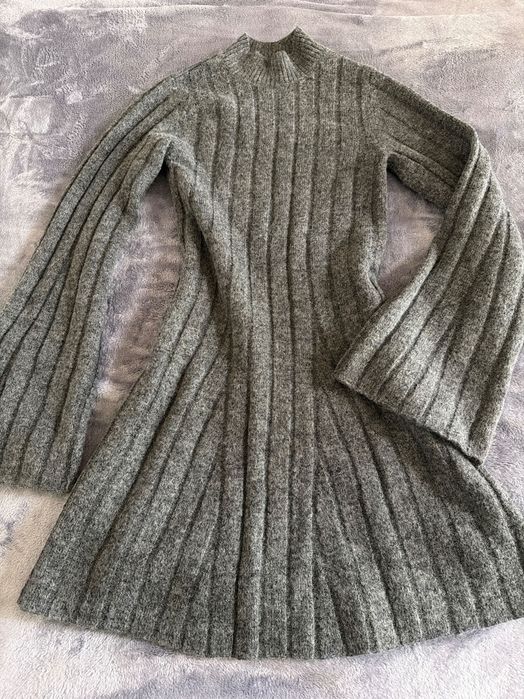 Макси рокля ASOS DESIGN с паднали рамене, дълги ръкави и декорации, в цвят тъмно сиво (графит)