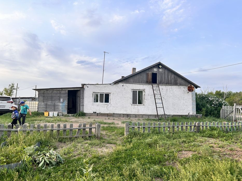 Продам дом и откормочную базу.