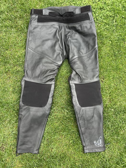 Pantaloni moto piele marca Stretfighter marimea 52